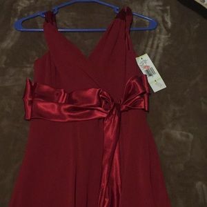 Red Jones Wear Prom Dress